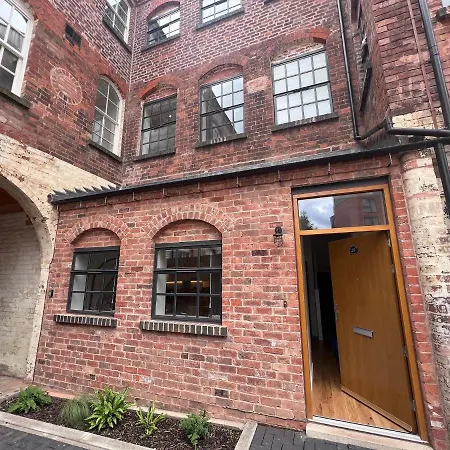 Luxury 2 Bedroom Town House *