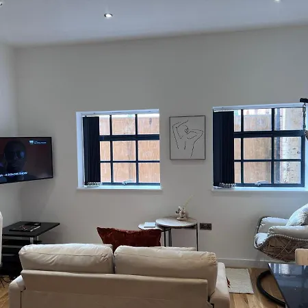 Luxury 2 Bedroom Town House Holiday home Birmingham